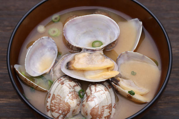 japanese-miso-soup-with-asari-clams