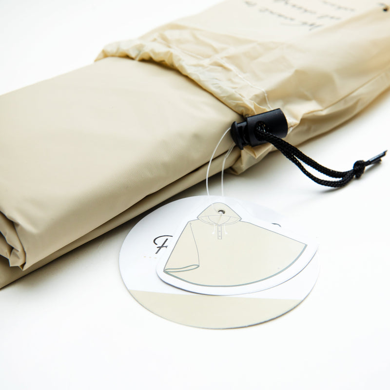 Rain Poncho (Poncho/With Bag/Women/Writings/One Size Fits All/Pouch: H28 × W15cm/148x70cm/SMCol(s): Beige)