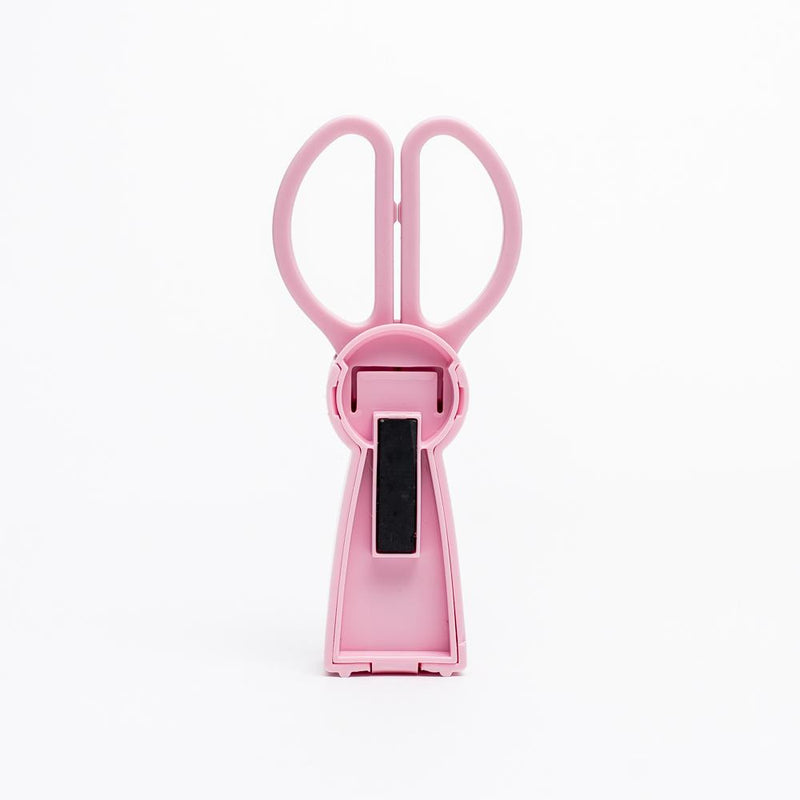 Bunny Scissors with a magnetic standable case